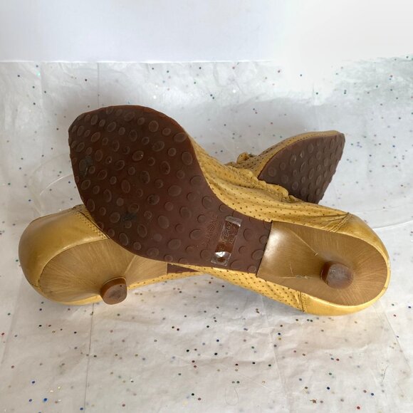 Dumond Yellow Perforated Y2K Elasticized Pointed toe Pumps Kitten Heels - Sz 6 - Picture 12 of 16
